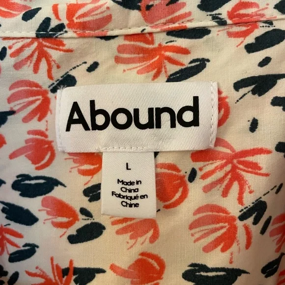 Abound Short Sleeve button-up - Picture 3 of 4